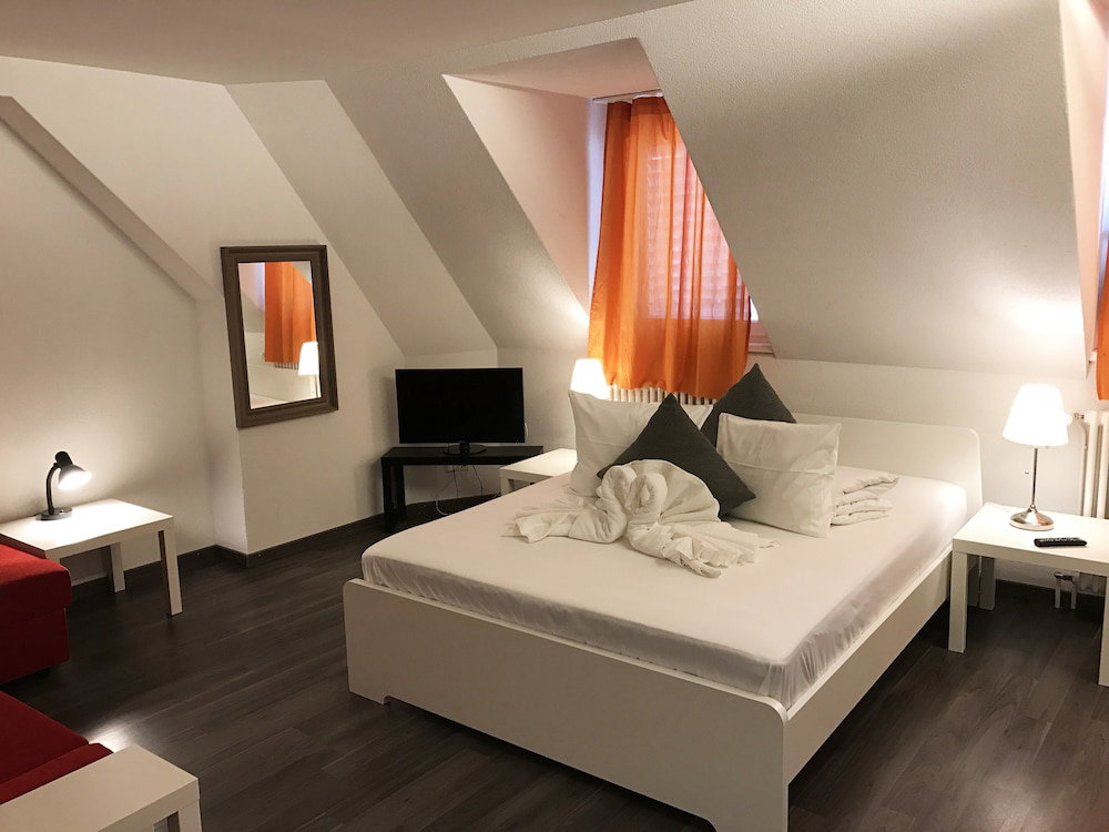 Hotel Inside Five City Apartments
