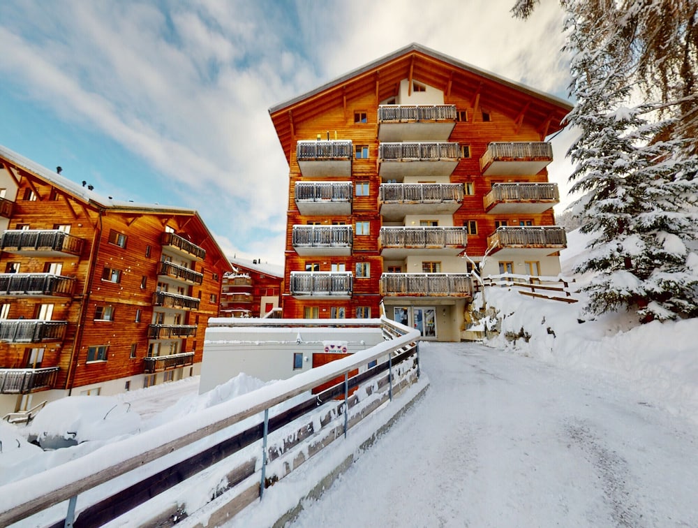 Hotel Spacious Apartment With Balcony