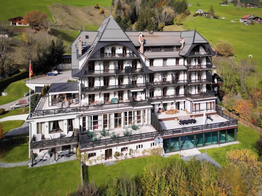 Hotel Luxury Apartment, Panoramic Mountain Views, 5 Star Spa Facilities - 3 Bedroom