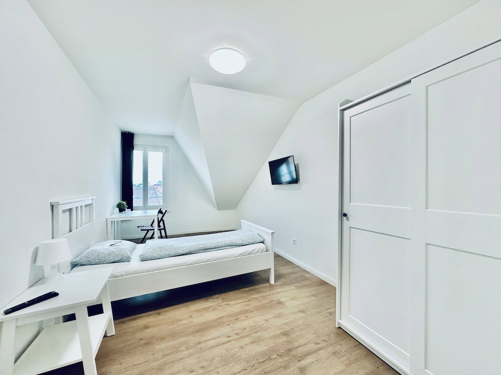 Hotel Zimmerzuvermieten.ch Lengnau Be