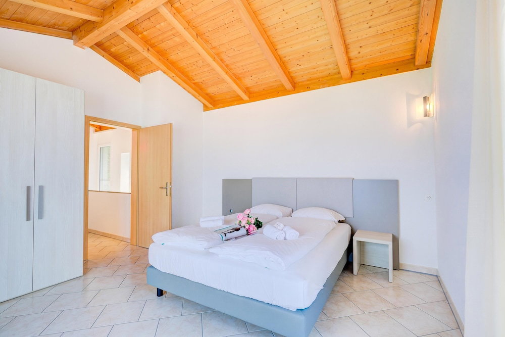 Hotel Casa Zaira 1 2Br In Caviano Gambarogno