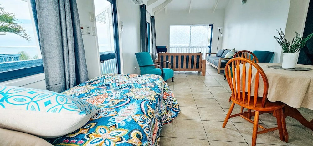 Hotel Toreaiva Beachfront Studios