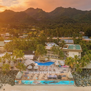 Hotel The Edgewater Resort & Spa cazare Avarua