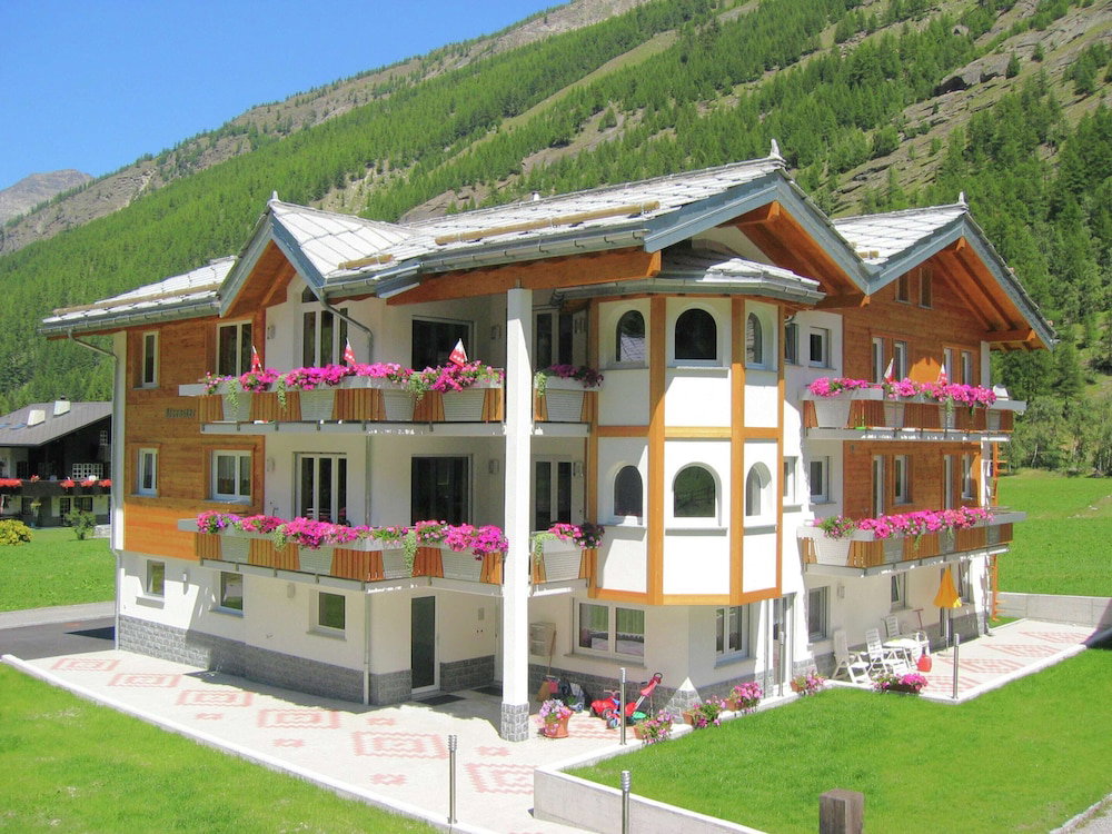 Hotel Bedroom Retreat In Saas Valley