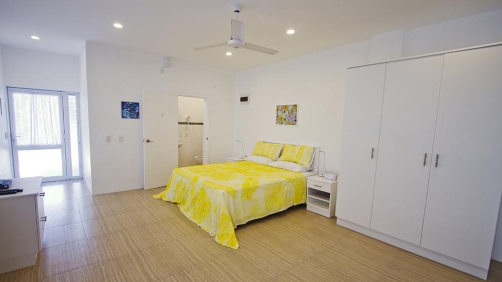 Hotel Seaside Beachfront Villas