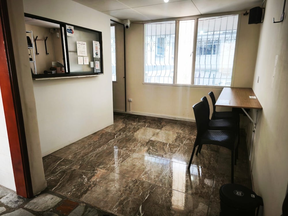Kuyay Yachi Hostel