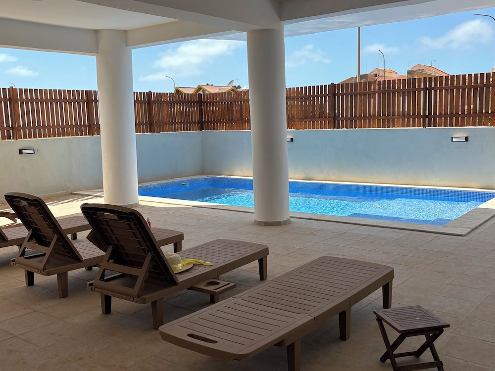 Hotel Joli Beach Apartments With Shared Pool
