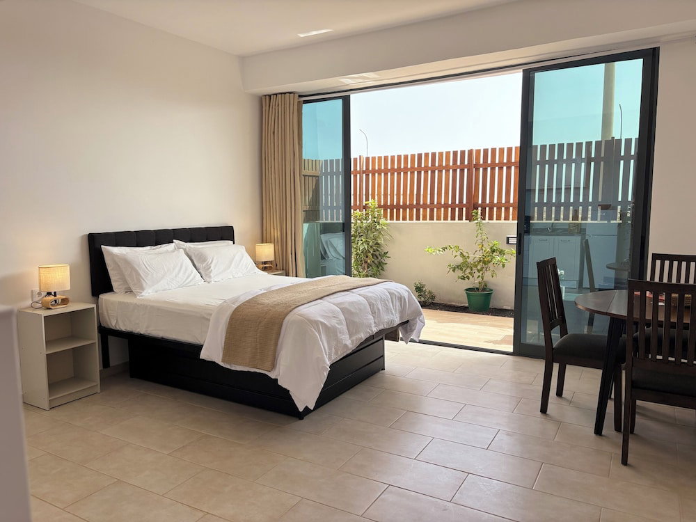 Joli Beach Apartments With Shared Pool
