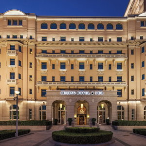 Hotel Beijing Hotel Nuo Forbidden City cazare Chaowai