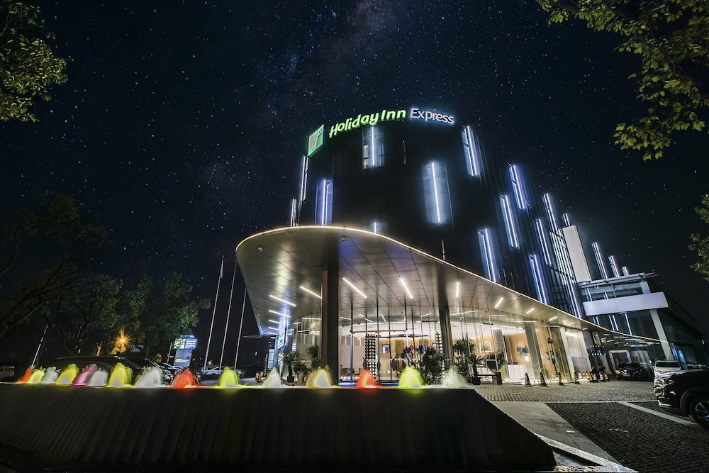 Hotel Holiday Inn Express Shanghai Songjiang Fangta By Ihg