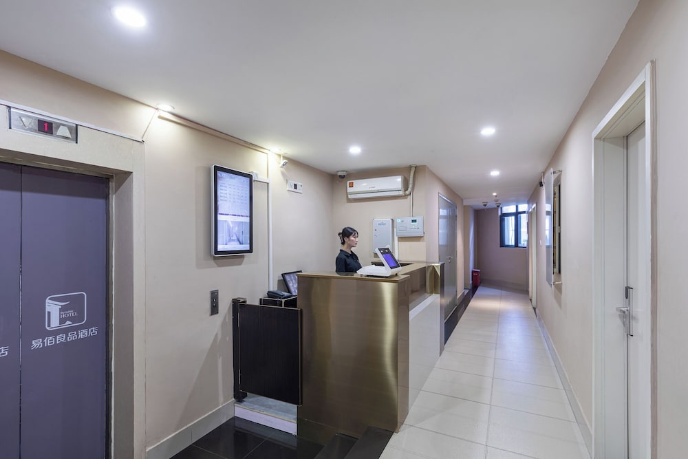 Hotel Yibailiangpinjiudianjinjingaoludian