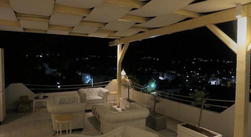 Hotel The White Suites
