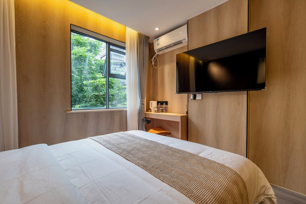 Hotel Yijiansenlinjiudian