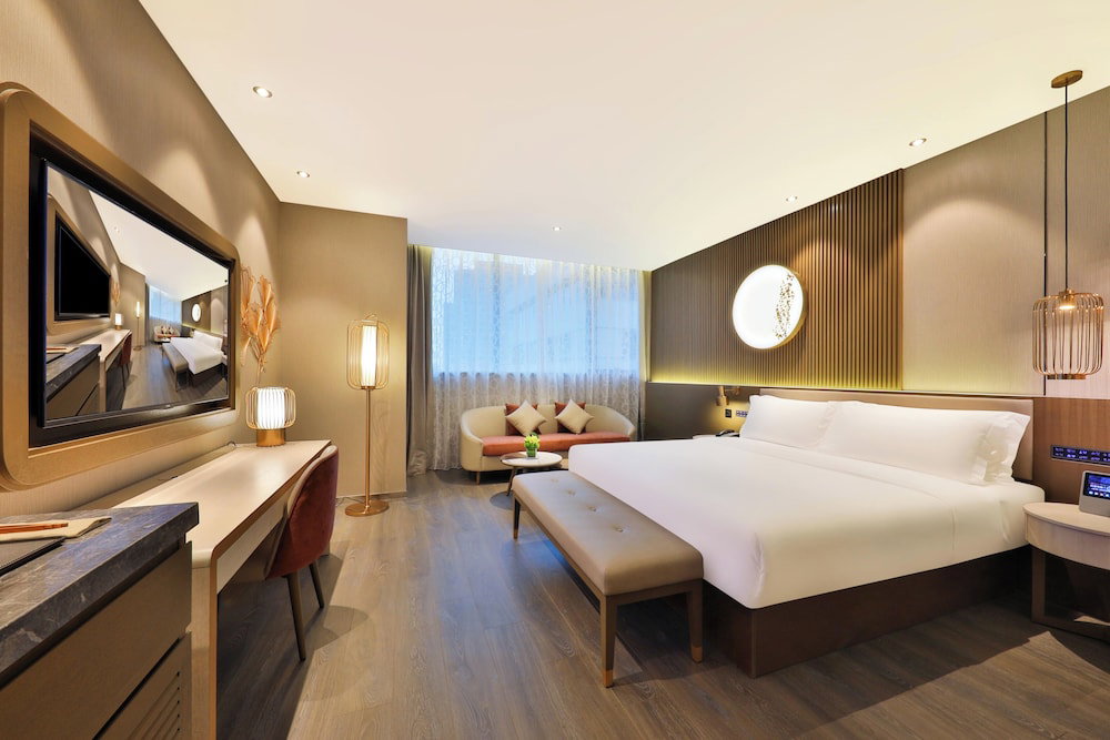 Hotel Dingshiju Crystal Hotel (Hongqiao Railway Station National Convention And Exhibition Center)
