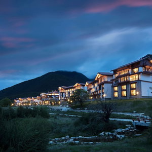 Hotel Hilton Linzhi Resort cazare Mainling