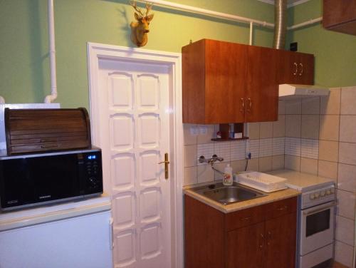 Hotel Szivarvany Apartman