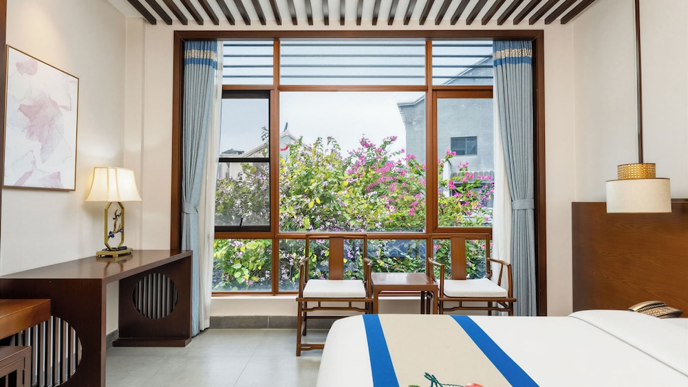 Hotel Poltton Liuzhou Yaobu Ancientpanlongshan