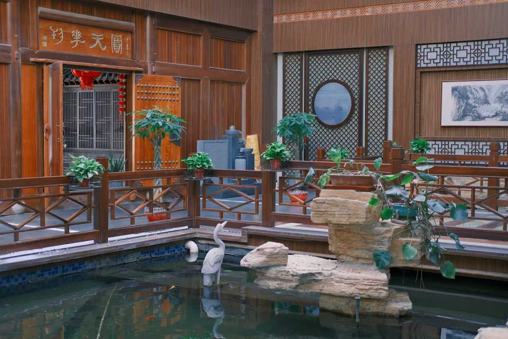 Hotel The Lake Tai Inn