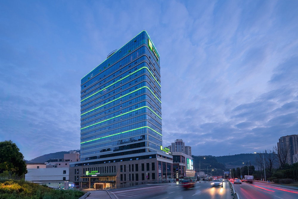 Hotel Holiday Inn Express Bazhong Center By Ihg