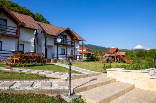 Apartamente Pallos Vendeghazak