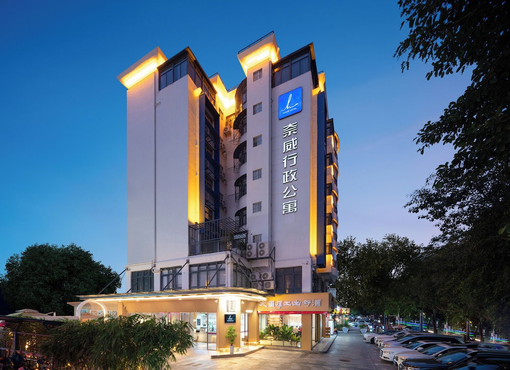Hotel Naive L Executive Apartments Coast City