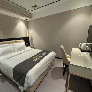 Hotel Golden Valley One Hotel Sports Center cazare Luohu