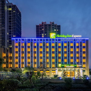 Hotel Holiday Inn Express Jurong Xianlin By Ihg cazare Qilidian