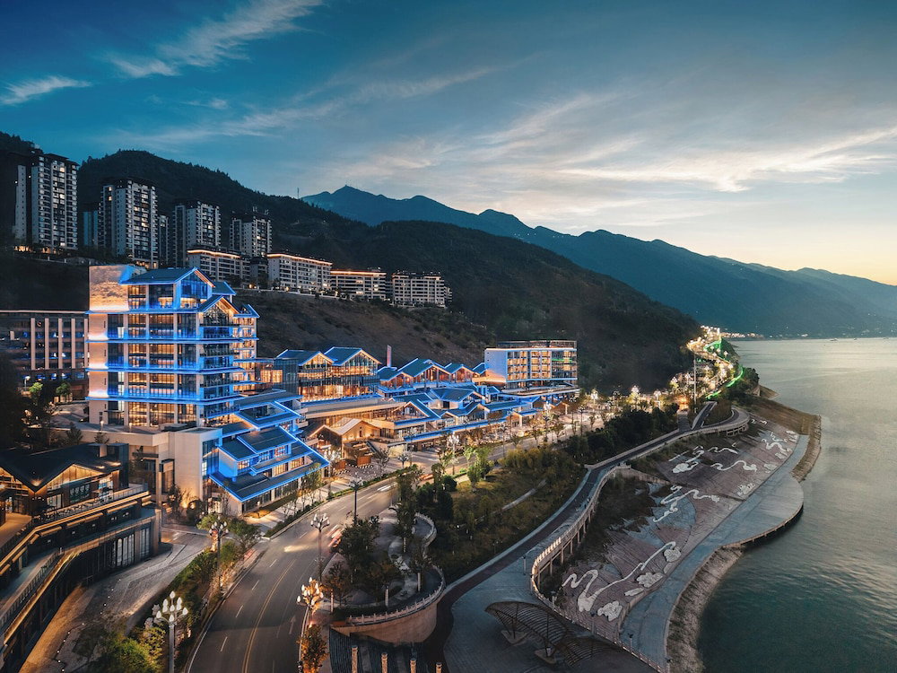 Hotel Hualuxe Chongqing Wushan By Ihg