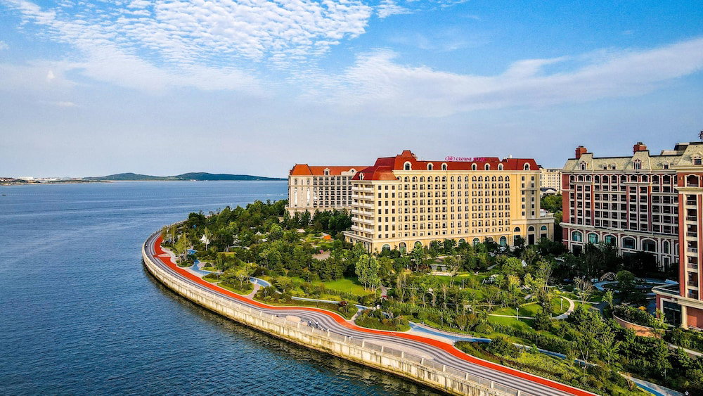 Hotel Crowne Plaza Qingdao Oriental Movie Metropolis By Ihg