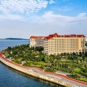 Hotel Crowne Plaza Qingdao Oriental Movie Metropolis By Ihg cazare Yinzhu