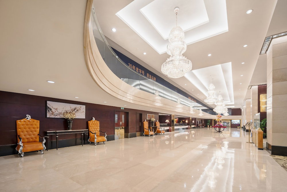 Hotel Century Plaza Hotel