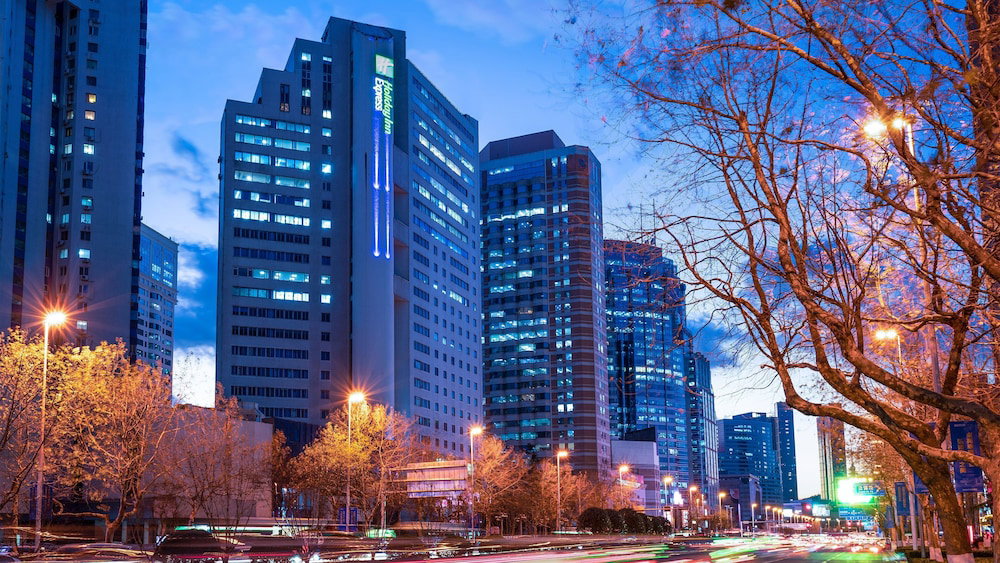 Hotel Holiday Inn Express Qingdao City Center By Ihg