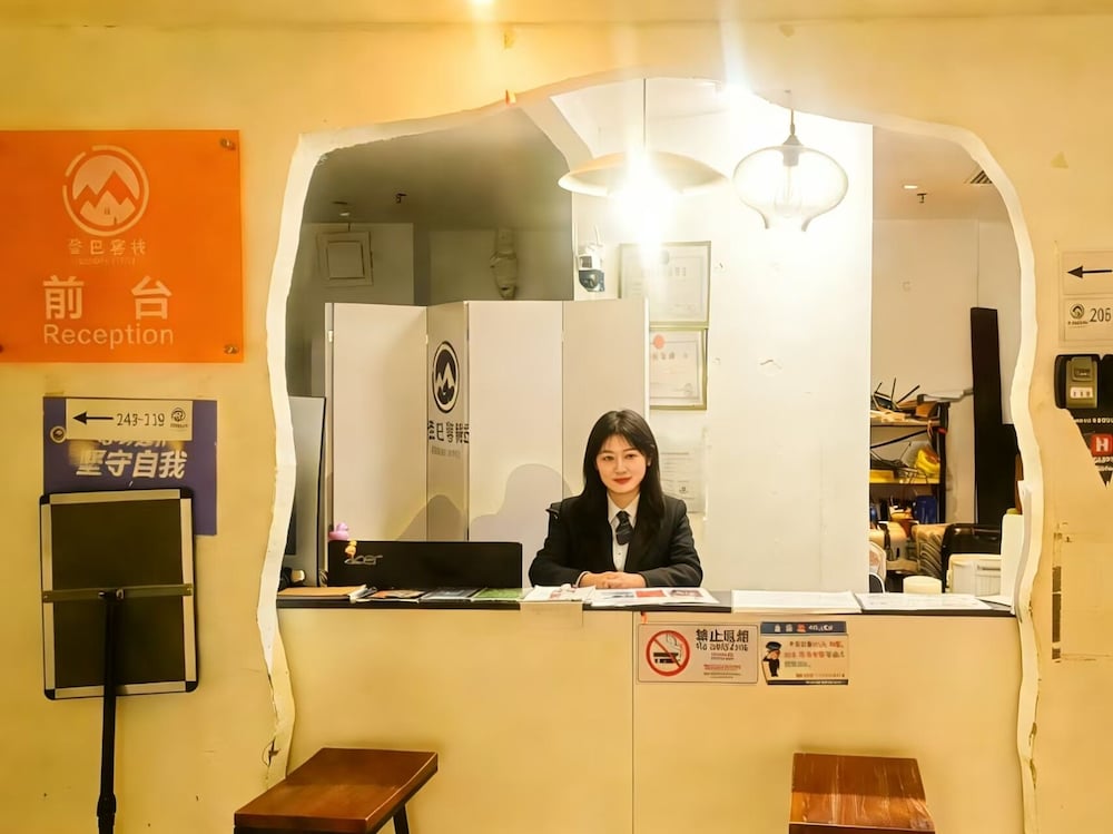 Hotel Dengba International Youth Hostel - Shenzhen Futian Convention And Exhibition Center Branch