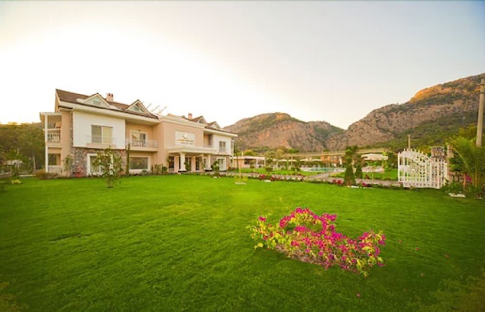 Grand Göcek Hotel