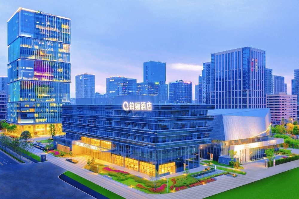 Hotel The Qube Hotel