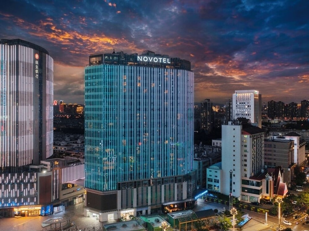 Hotel Novotel Living Yunnan Dianchi Times