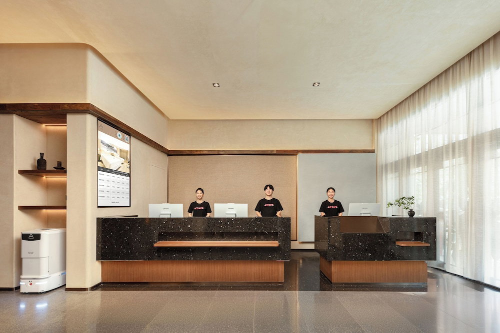 Hotel Yantaizhannandajieyaduojiudian