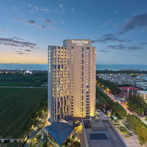 Hotel Doubletree By Hilton Yantai Golden Coast Hotel & Suites cazare Laishan
