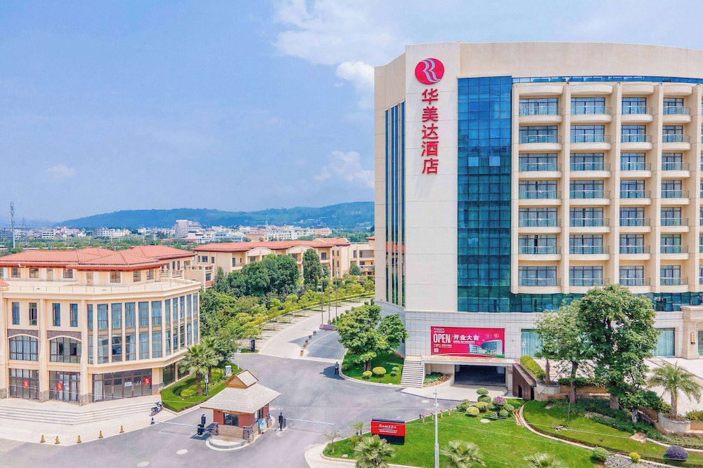 Hotel Ramada By Wyndham Kunming Yiliang