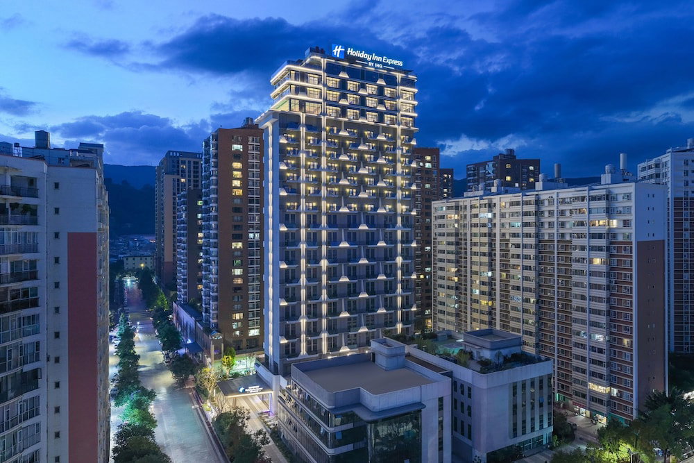 Hotel Holiday Inn Express Kunming Yiliang Center By Ihg