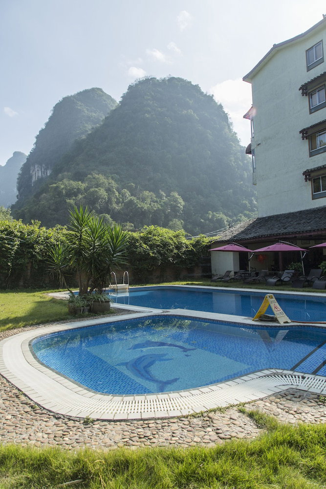 Hotel Snow Lion Riverside Resort