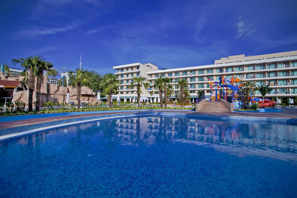 Dit Evrika Beach Club Hotel