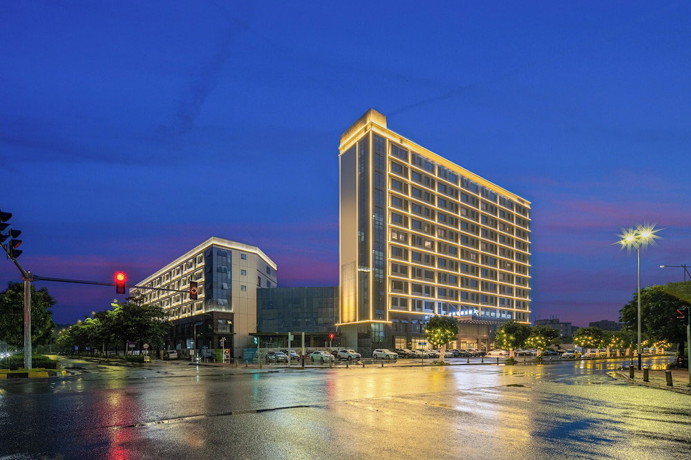 Hotel Rezen Longuu Hotel - Guangzhou Baiyun Airport Cultural Tourism City