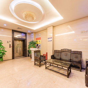 Hotel Kaiserdom Hotel Airport Branch cazare Huashan