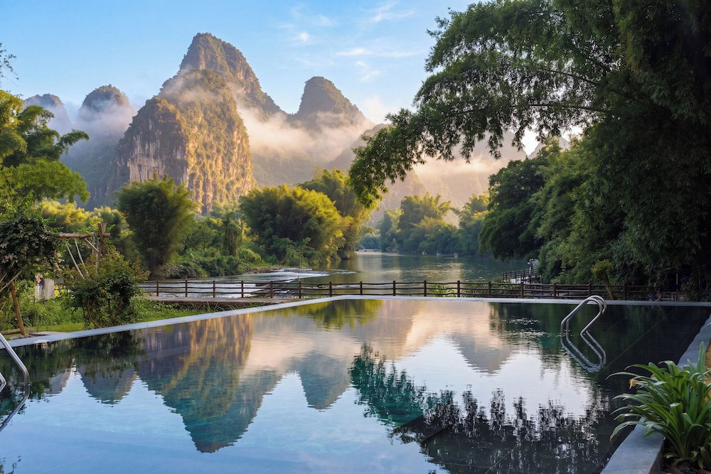 Hotel L'eau Vive De Qixi Meidi Yangshuo- Riverfront Infinity Pool & Log Cabin Cafe