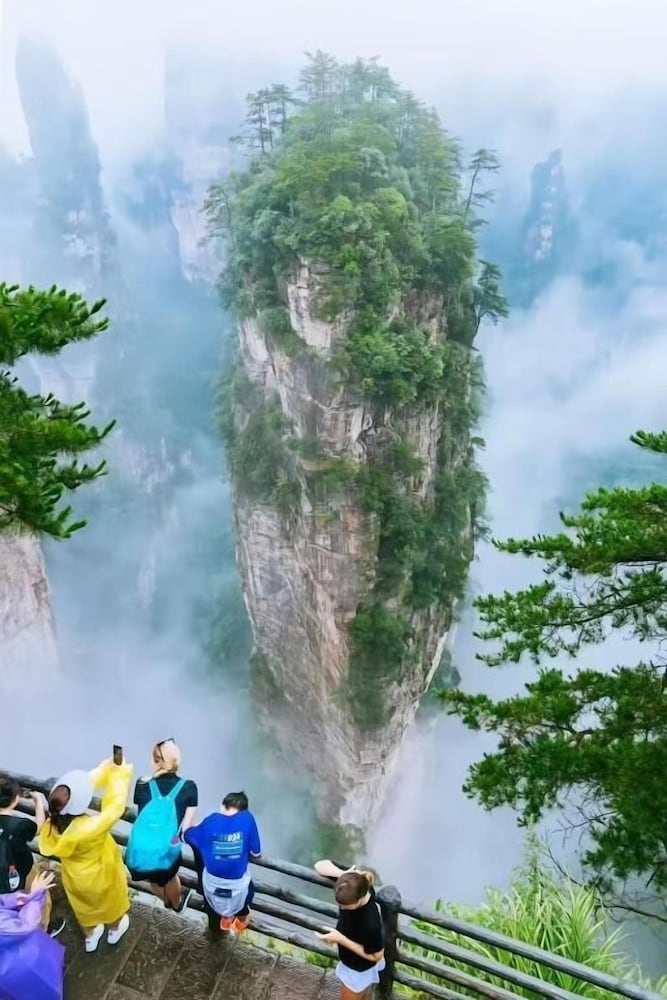 Hotel Zhangjiajie Southgate Flower Garden Lodge At The Park Entrance
