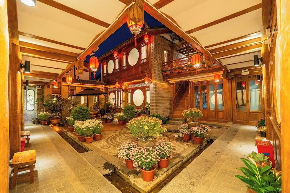 Hotel Shile Holiday Courtyard
