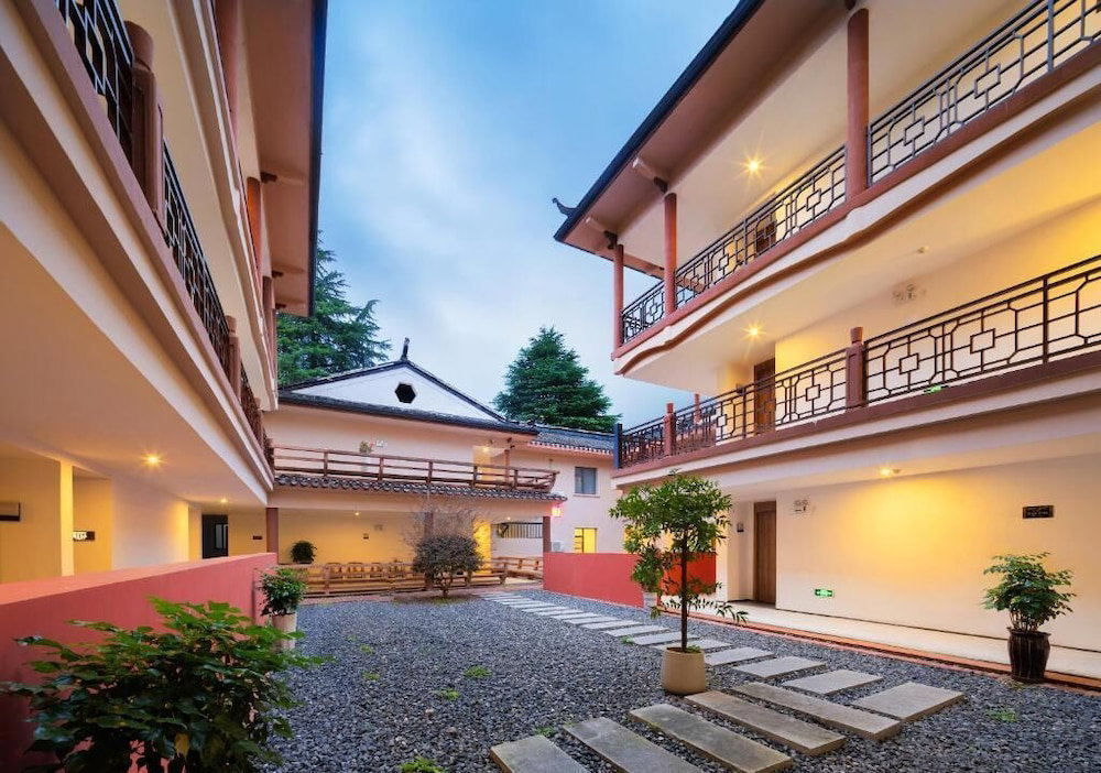 Hotel Tianchong Yunhai Courtyard Hotel