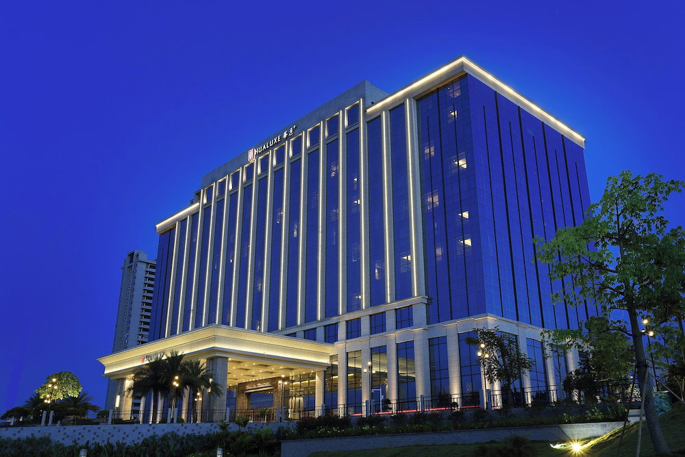 Hotel Hualuxe Hotels & Resorts Yangjiang City Center By Ihg