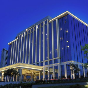 Hotel Hualuxe Hotels & Resorts Yangjiang City Center By Ihg cazare Buchang